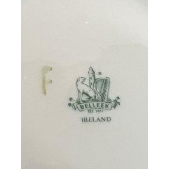 Vintage Beleek Shamrock Vase Made In Ireland - Picture 7 of 8